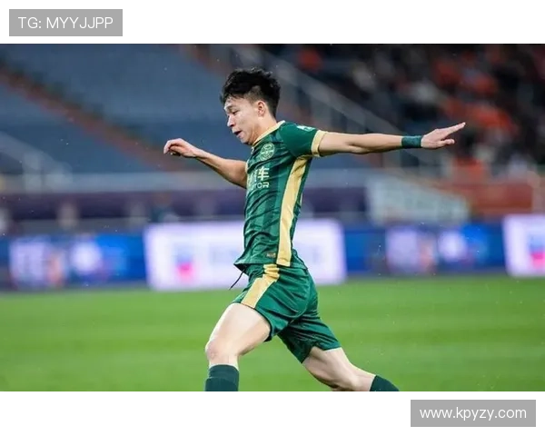 中国男足逆转夺冠全场热血沸腾新星闪耀点燃全国球迷激情