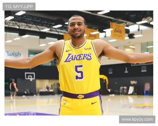 NBA赛季最新动态：詹姆斯复出表现亮眼 勇士队签约新援实力升级