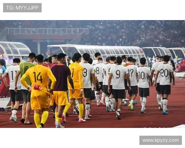 国足再掀攻势逆转取胜激燃现场引爆球迷热情全场沸腾欢呼不断时刻 国足再掀攻势逆转取胜激燃现场引爆球迷热情全场沸腾欢呼不断时刻